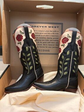 Tecovas Limited Edition Midnight Cream and Red Roses